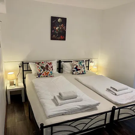 Kleine-romantische Parkplatz Vor Dem Haus! Appartement